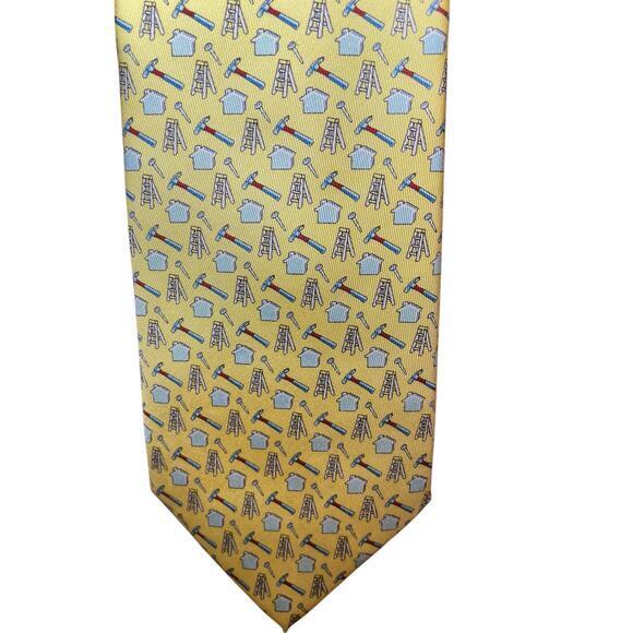 NWT Vineyard Vines Men Tie 100% Silk Yellow & Blue Building Construction Hammer - Picture 3 of 8